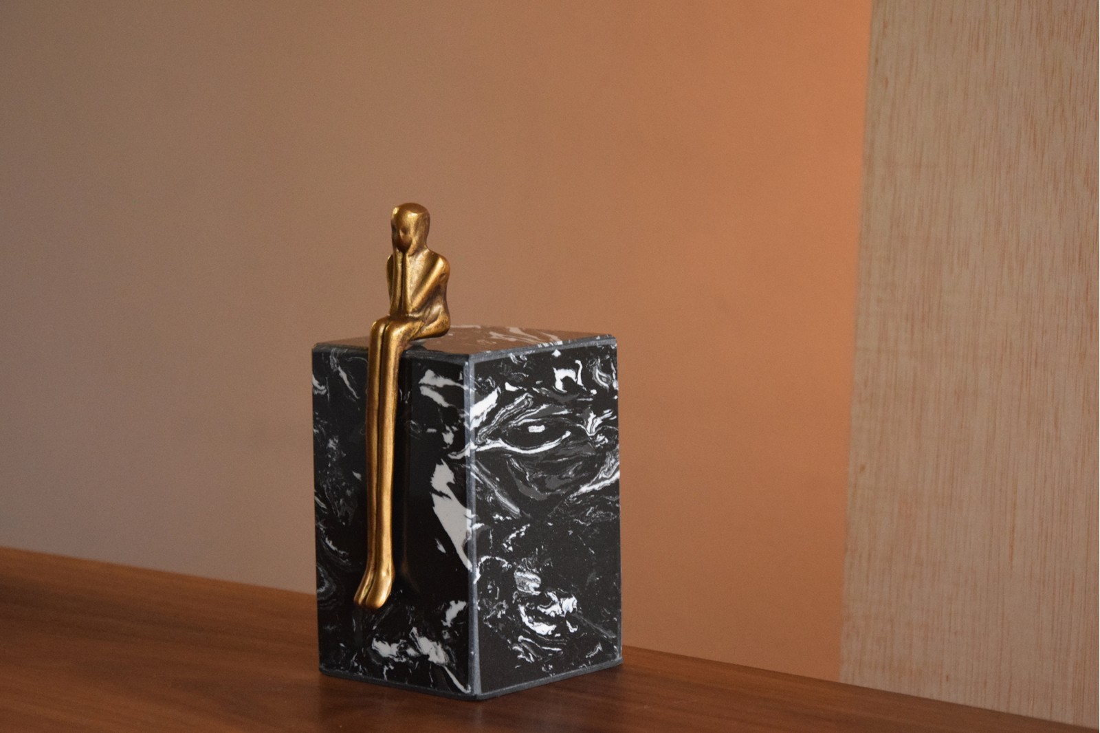 SCULPTURE IN IRON ON A MARBLE BASE. SMALL