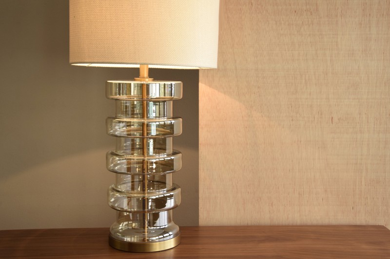 AMBER GLASS TABLE LAMP TOWER WITH SHADE