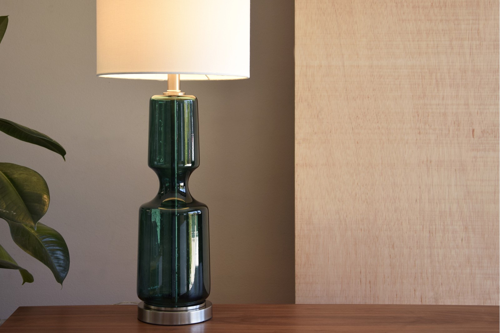 GREEN GLASS TABLE LAMP WITH SHADE