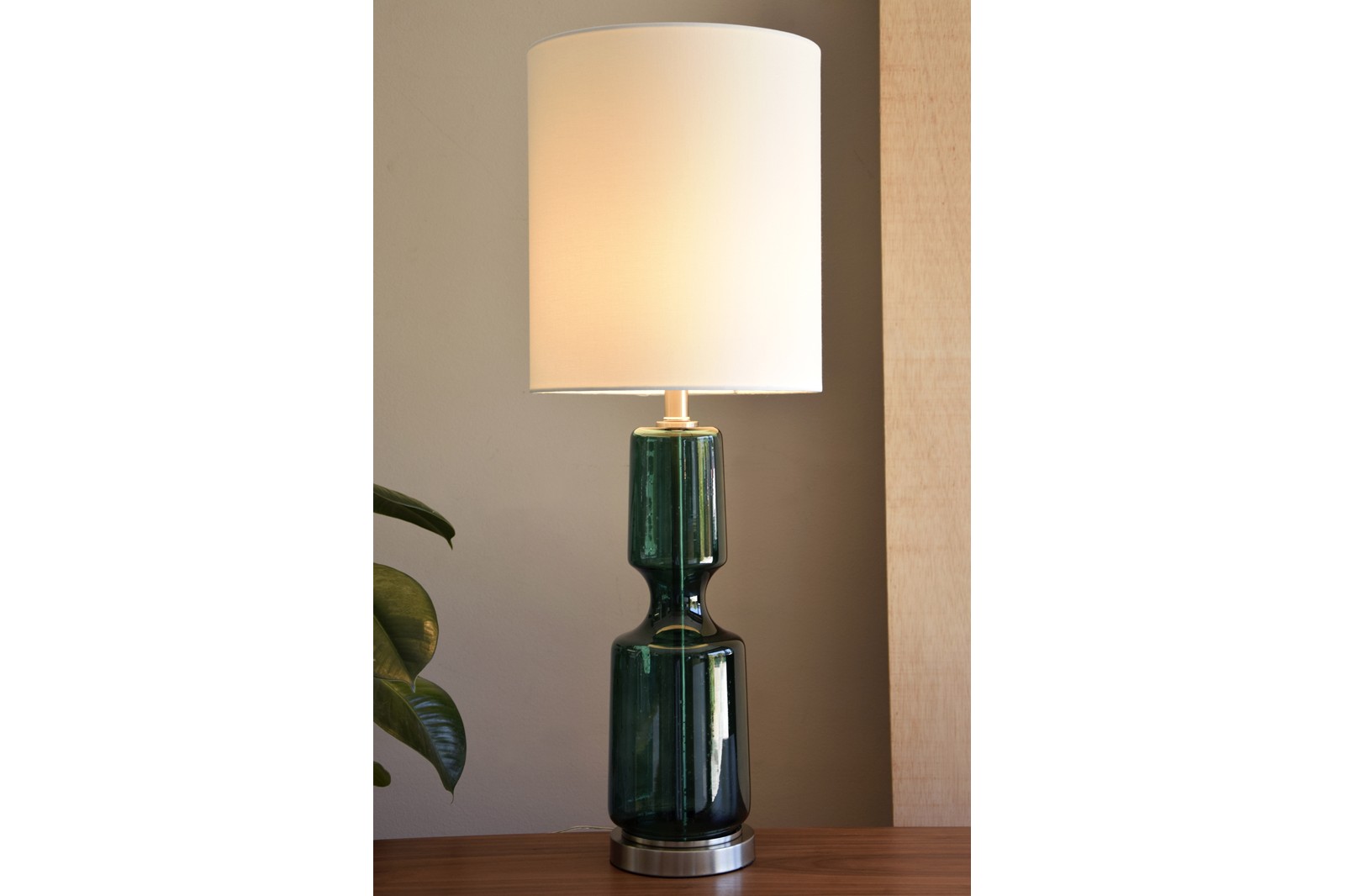 GREEN GLASS TABLE LAMP WITH SHADE