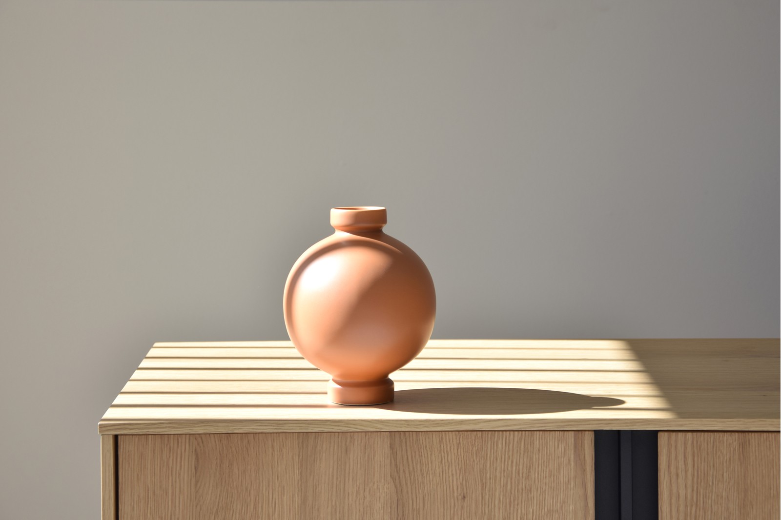 BALL COLLECTION: CERAMIC VASES