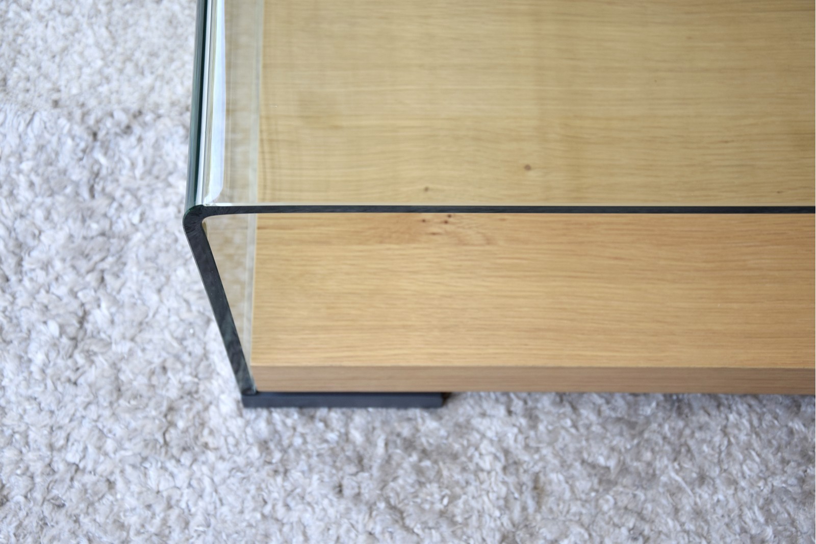 COFFEE TABLE. TEMPERED GLASS AND OAK