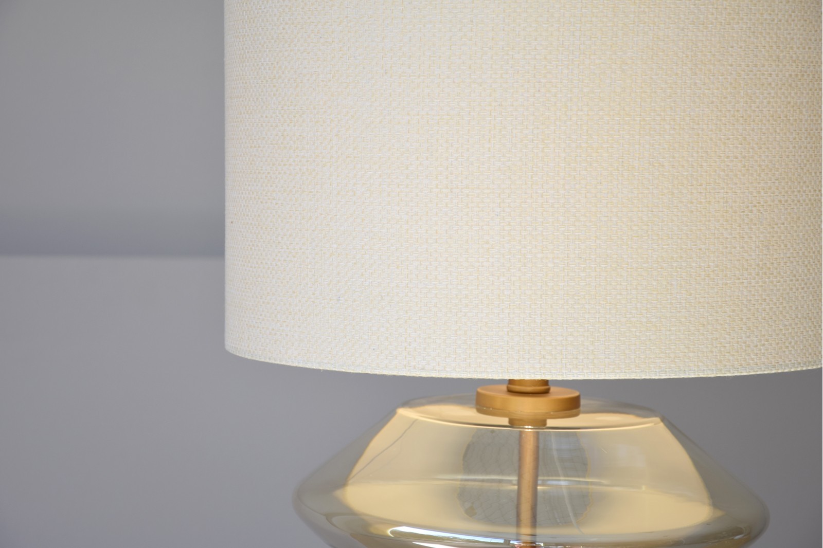 ZIG ZAG TABLE LAMP. AMBER GLASS. WITH SHADE