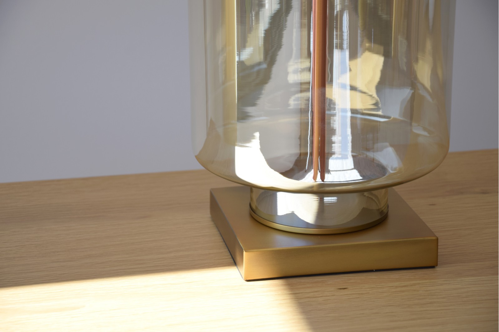 CYLINDER TABLE LAMP.AMBER GLASS. WITH SHADE