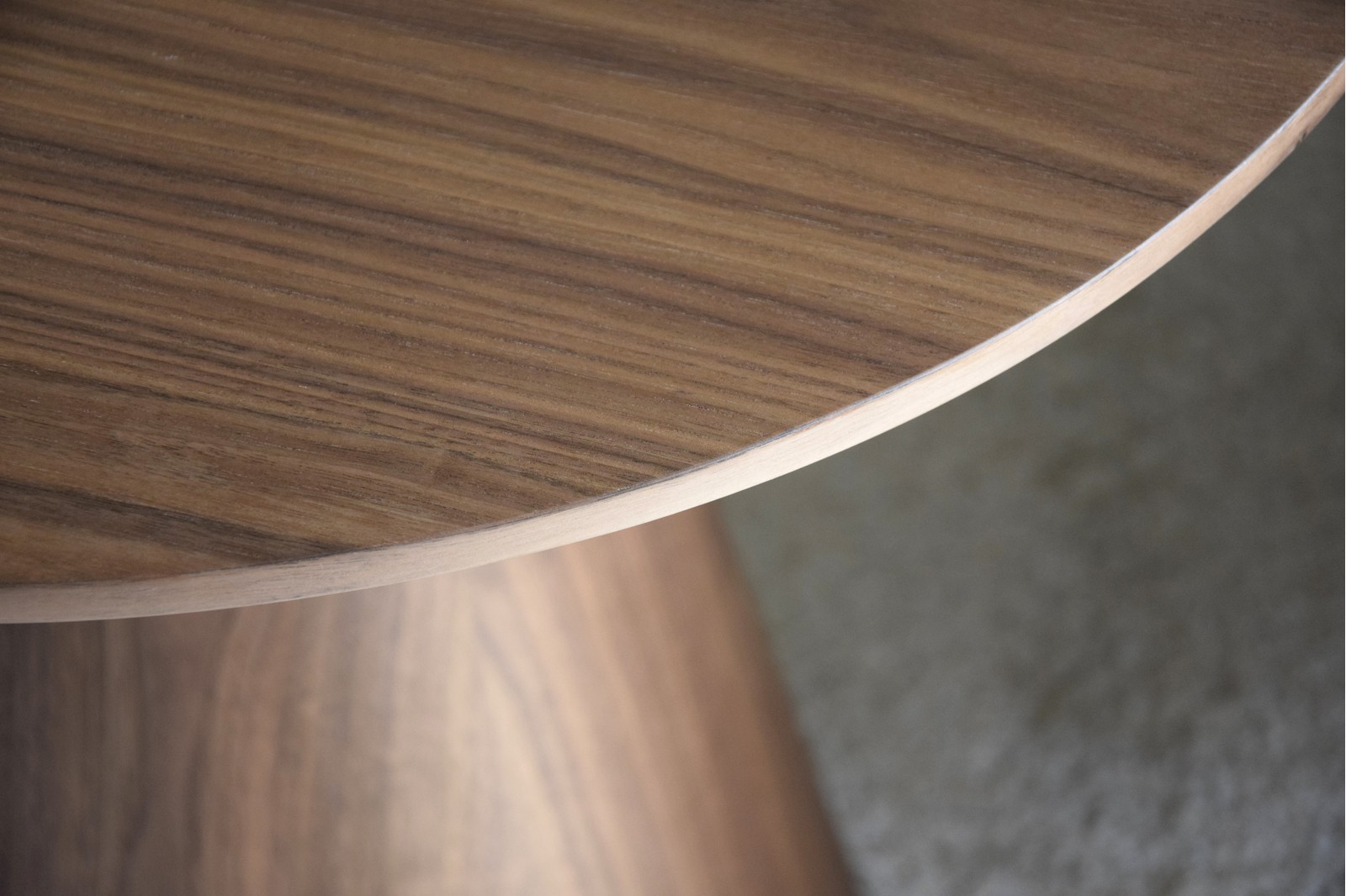TABLE D'APPOINT RONDE EN NOYER