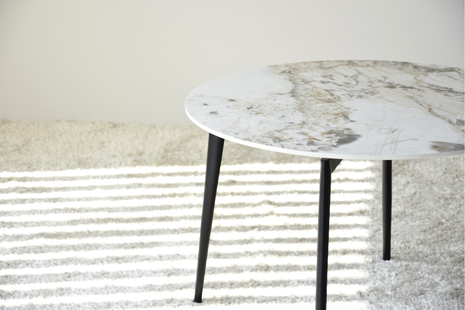 ROUND SIDE TABLE. SINTERED STONE AND METAL