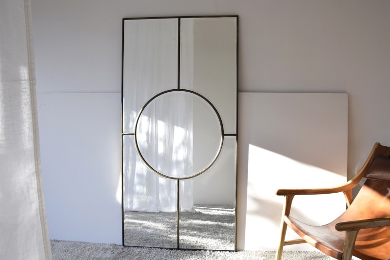 DECORATIVE FLOOR MIRROR. CIRCLE