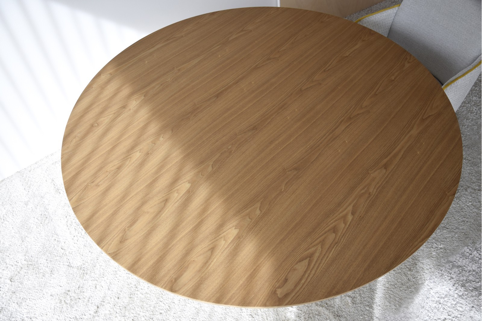 ROUND DINIGN TABLE. NATURAL ASH AND WARM GREY.