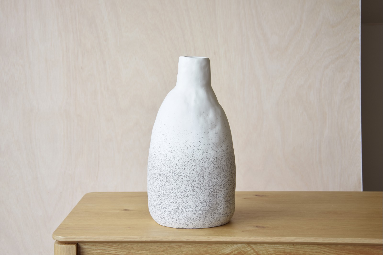 TOSCA COLLECTION: CERAMIC VASES AND CENTERPIECE