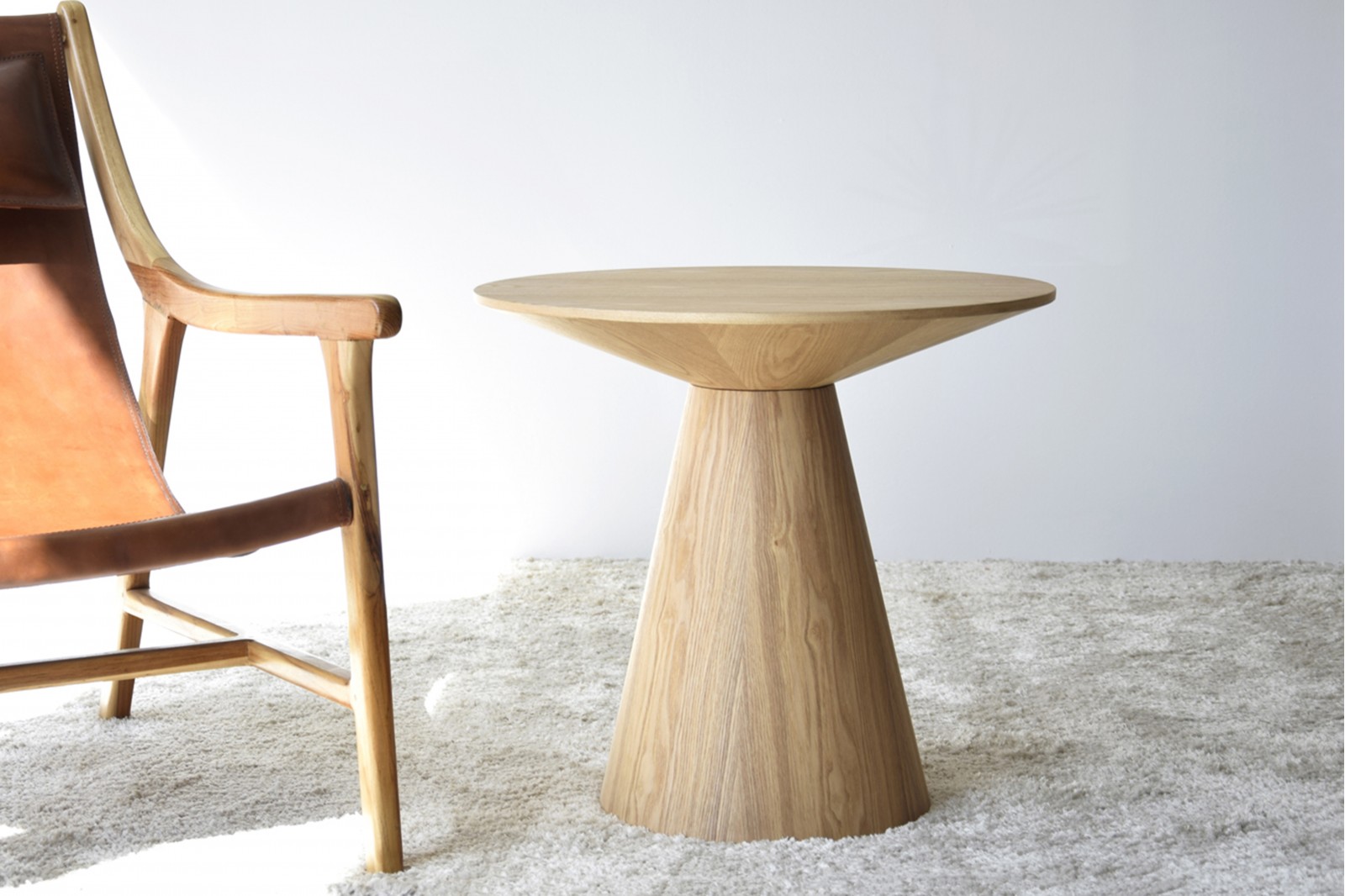 ROUND SIDE TABLE. NATURAL ASH