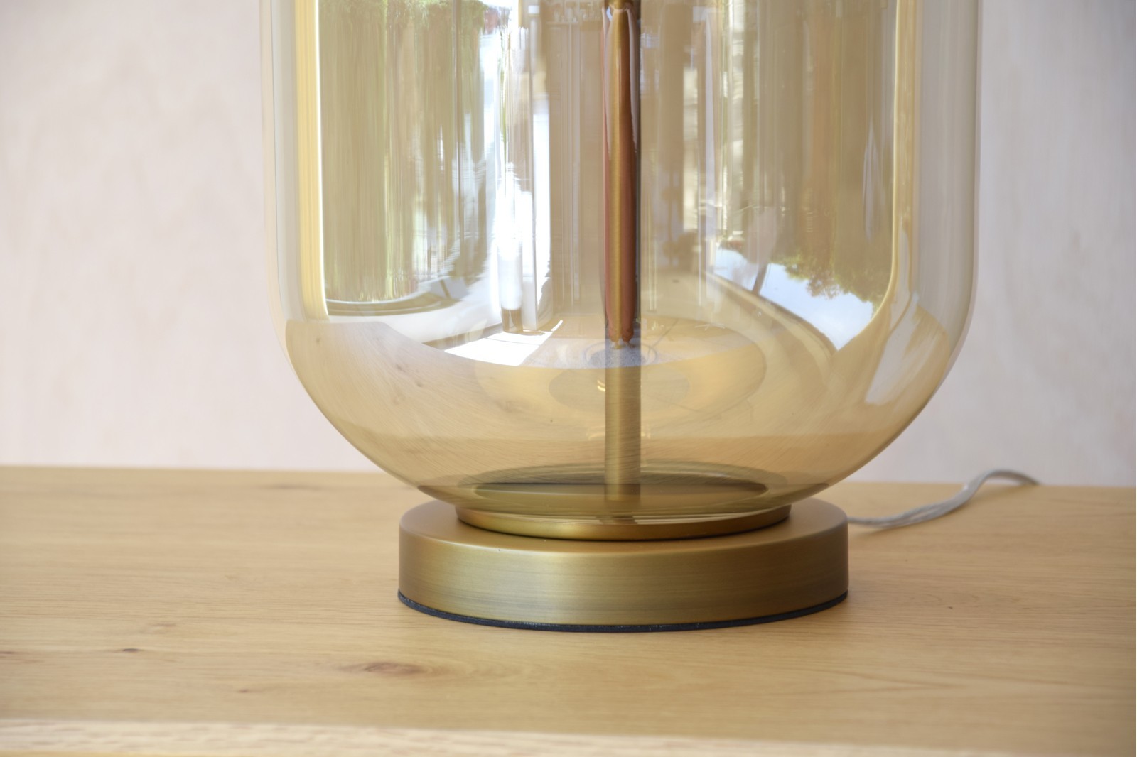 BELA TABLE LAMP. AMBER GLASS 