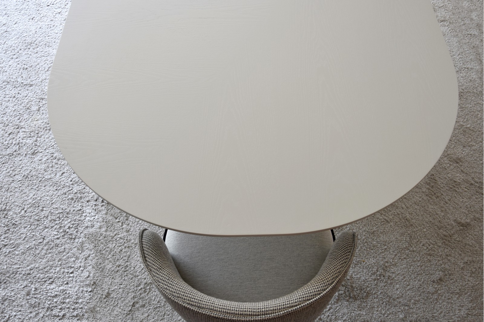 FACETS DINING TABLE. WARM WHITE