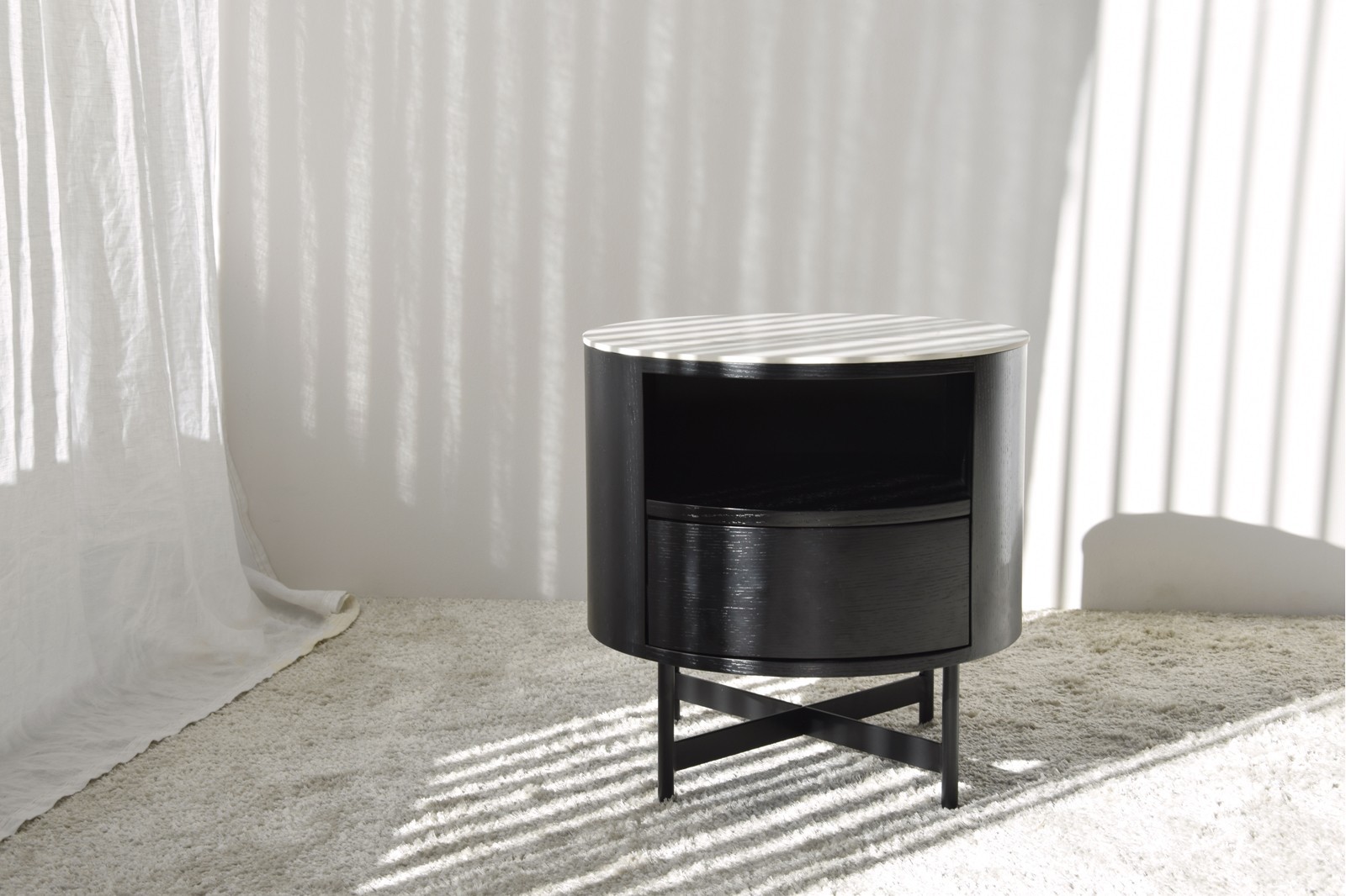 SIDE TABLE N.55. BLACK AND WHITE