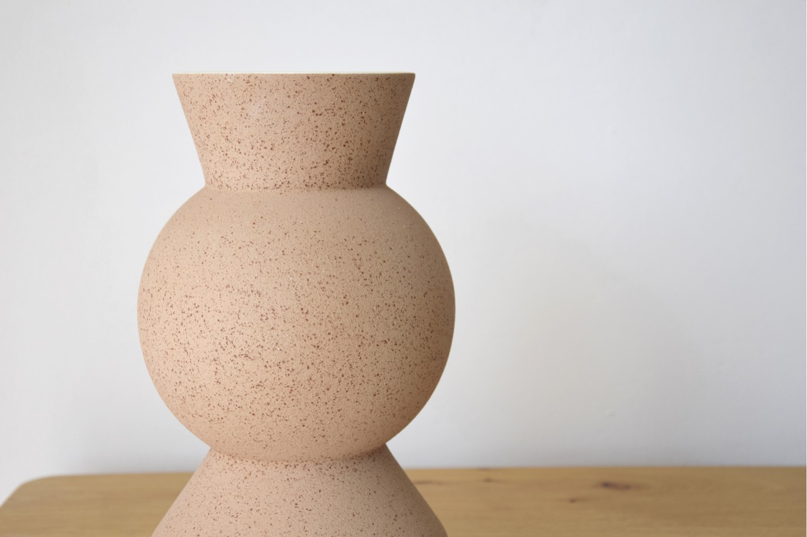 JARRÓN CERÁMICA VOLUMEN. TERRACOTA MATE