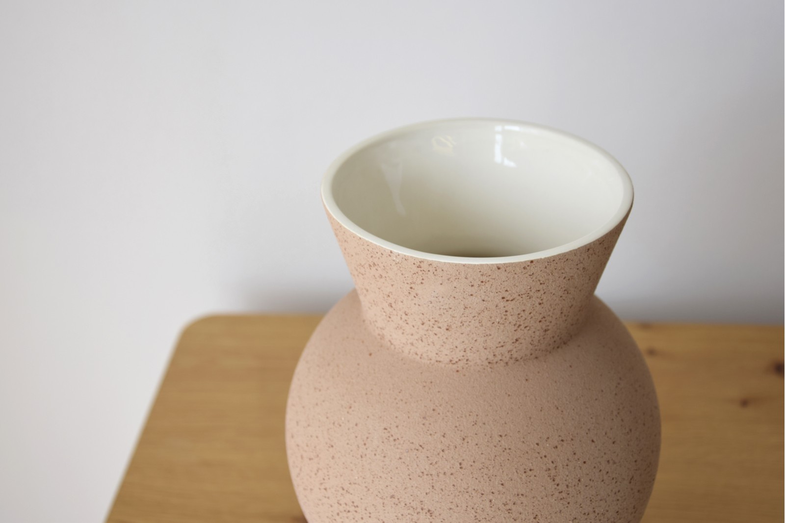 JARRÓN CERÁMICA VOLUMEN. TERRACOTA MATE