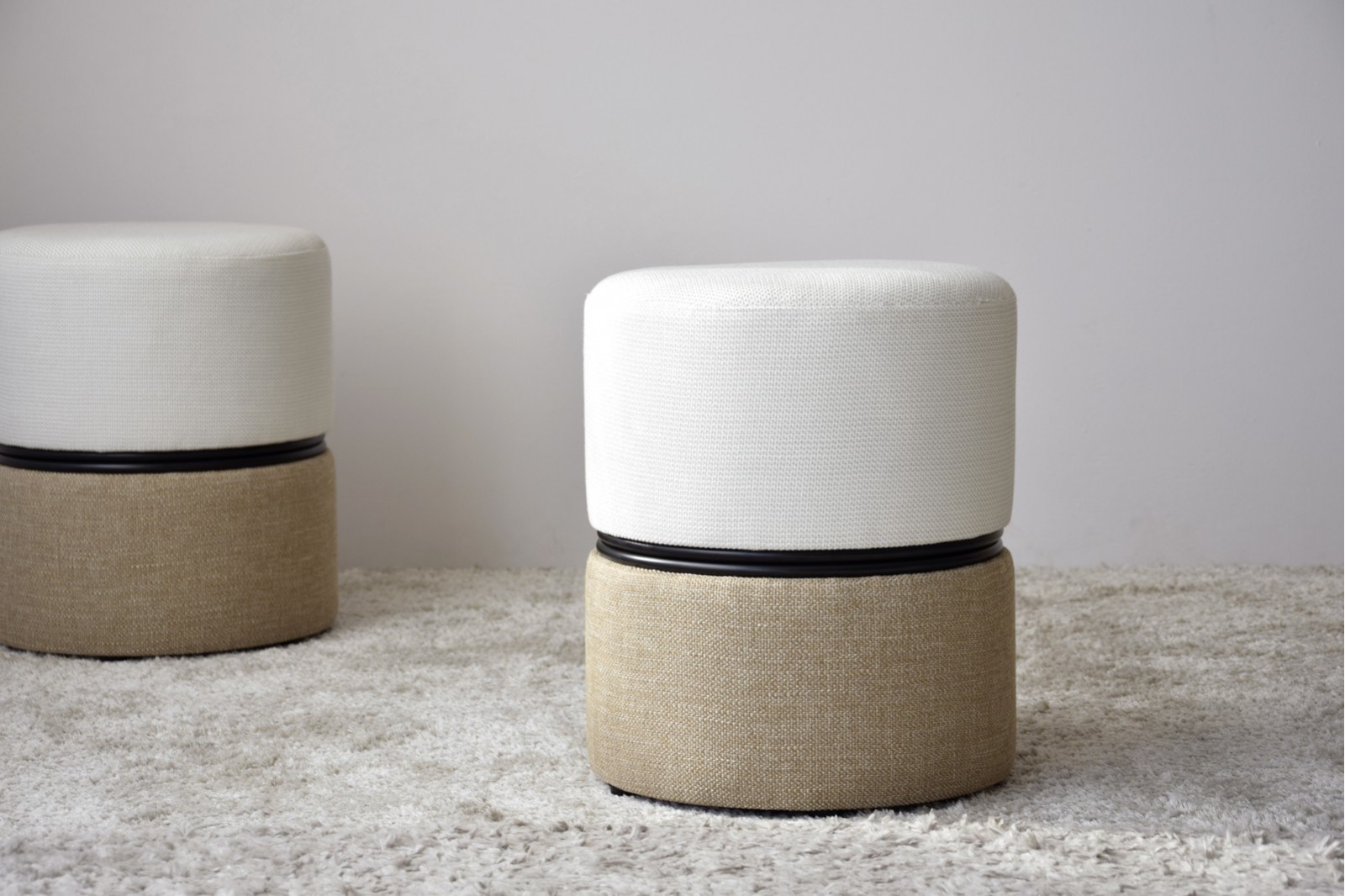 SET DE 2 POUFFES CYLINDRIQUES IVOIRE ET NATUREL