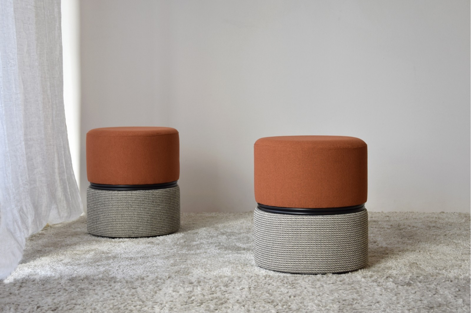 SET 2 POUF CYLINDRE POUF BEIGE CHAUDRON NOIR