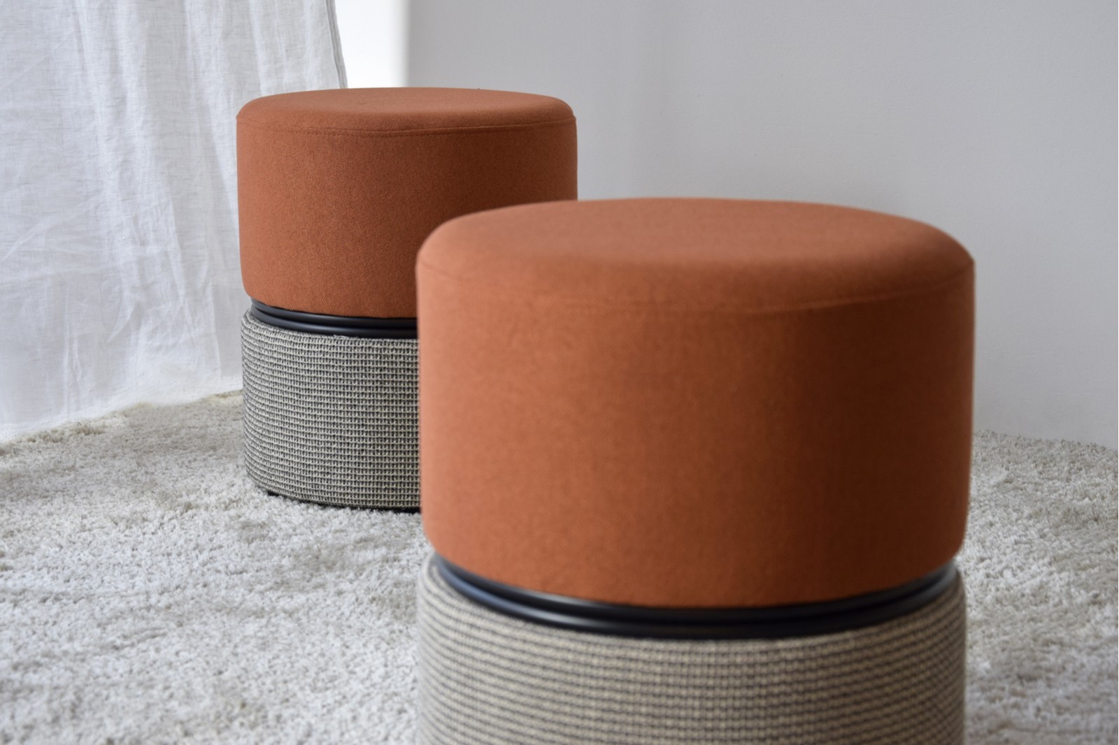 SET 2 POUF CYLINDRE POUF BEIGE CHAUDRON NOIR