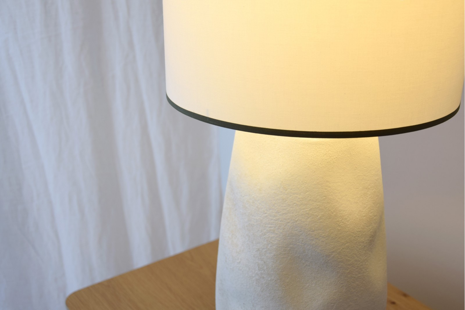 LAMPE DE TABLE PAPIER EN CÉRAMIQUE AVEC ABAT-JOUR