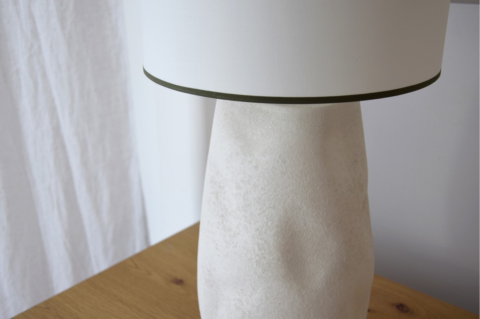 LAMPE DE TABLE PAPIER EN CÉRAMIQUE AVEC ABAT-JOUR