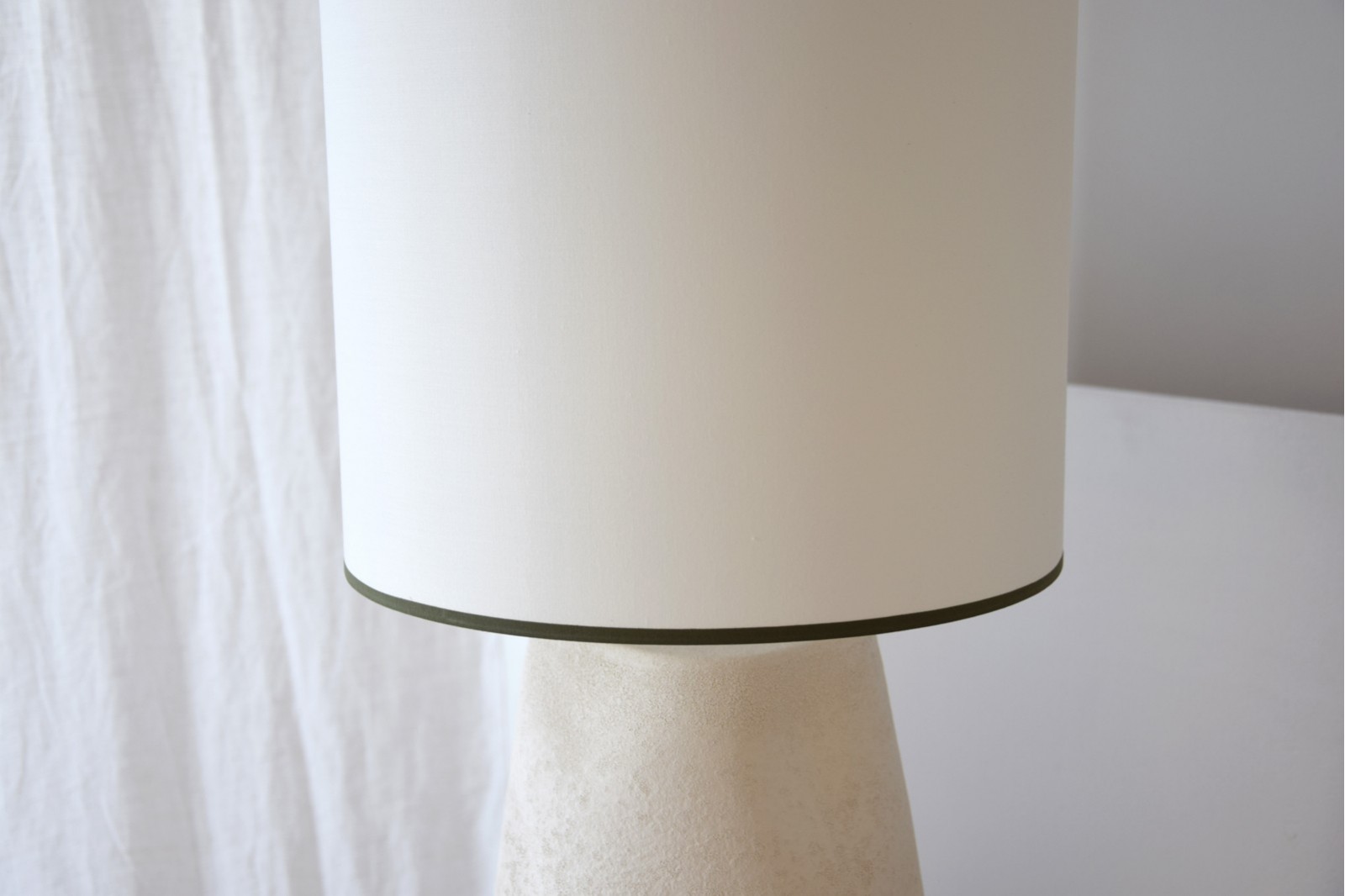 LAMPE DE TABLE PAPIER EN CÉRAMIQUE AVEC ABAT-JOUR