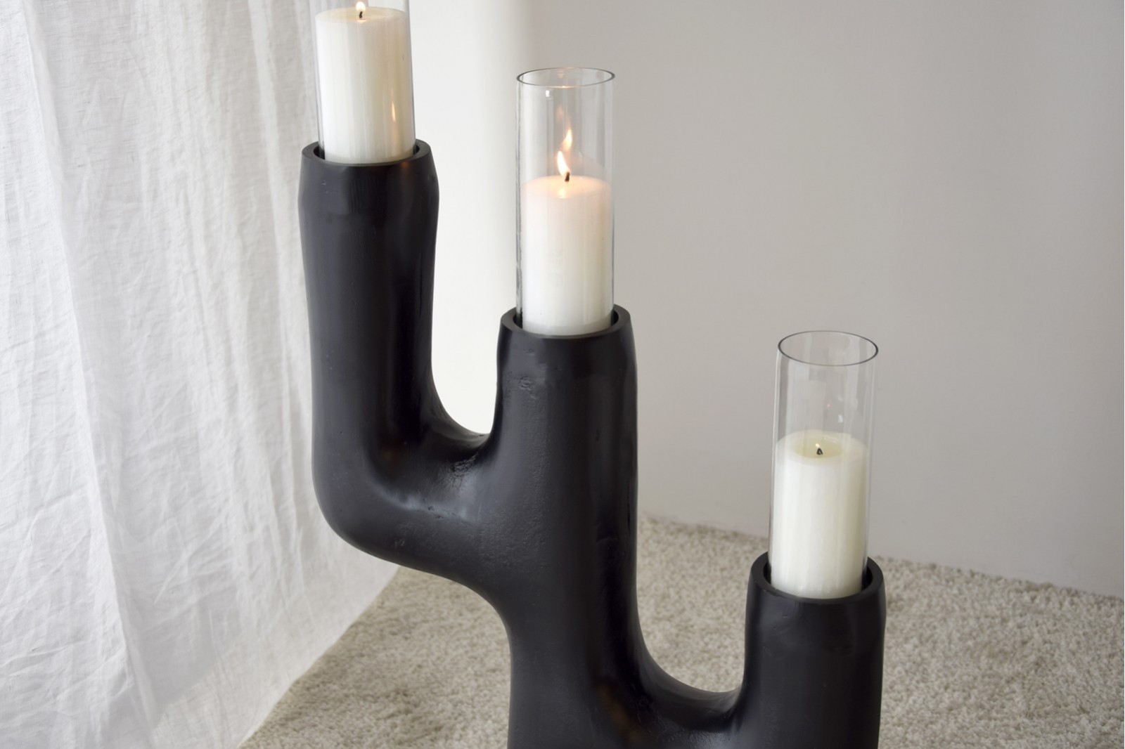 TOTEM CANDLEHOLDER N.1. ALUMINUM. BLACK.