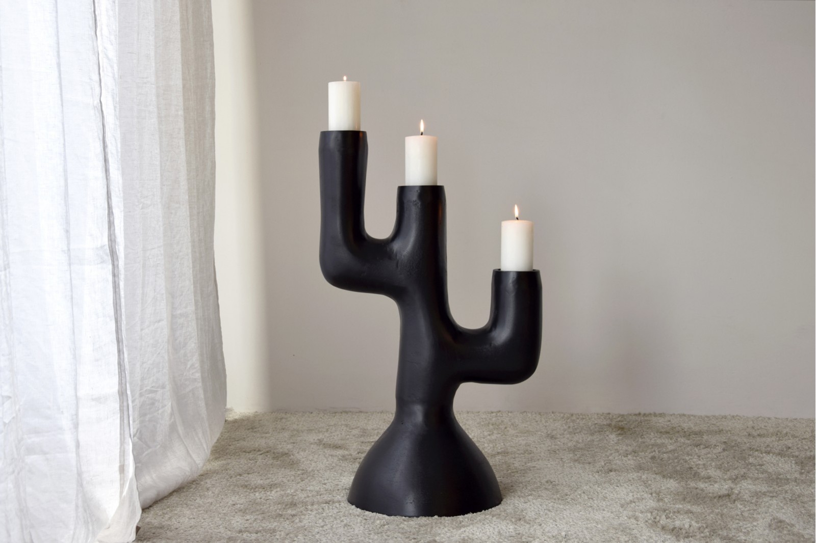 TOTEM CANDLEHOLDER N.1. ALUMINUM. BLACK.