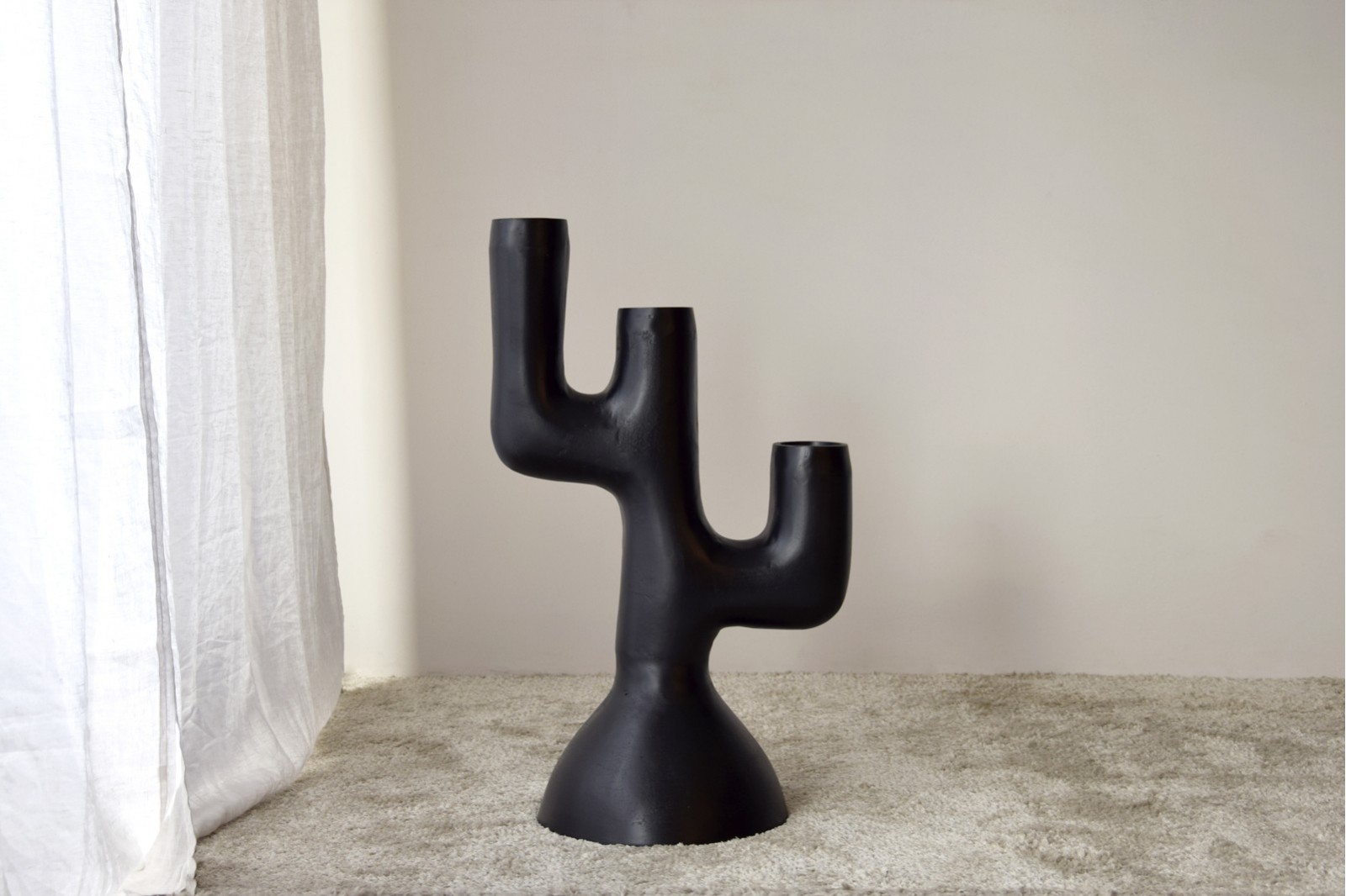 TOTEM CANDLEHOLDER N.1. ALUMINUM. BLACK.