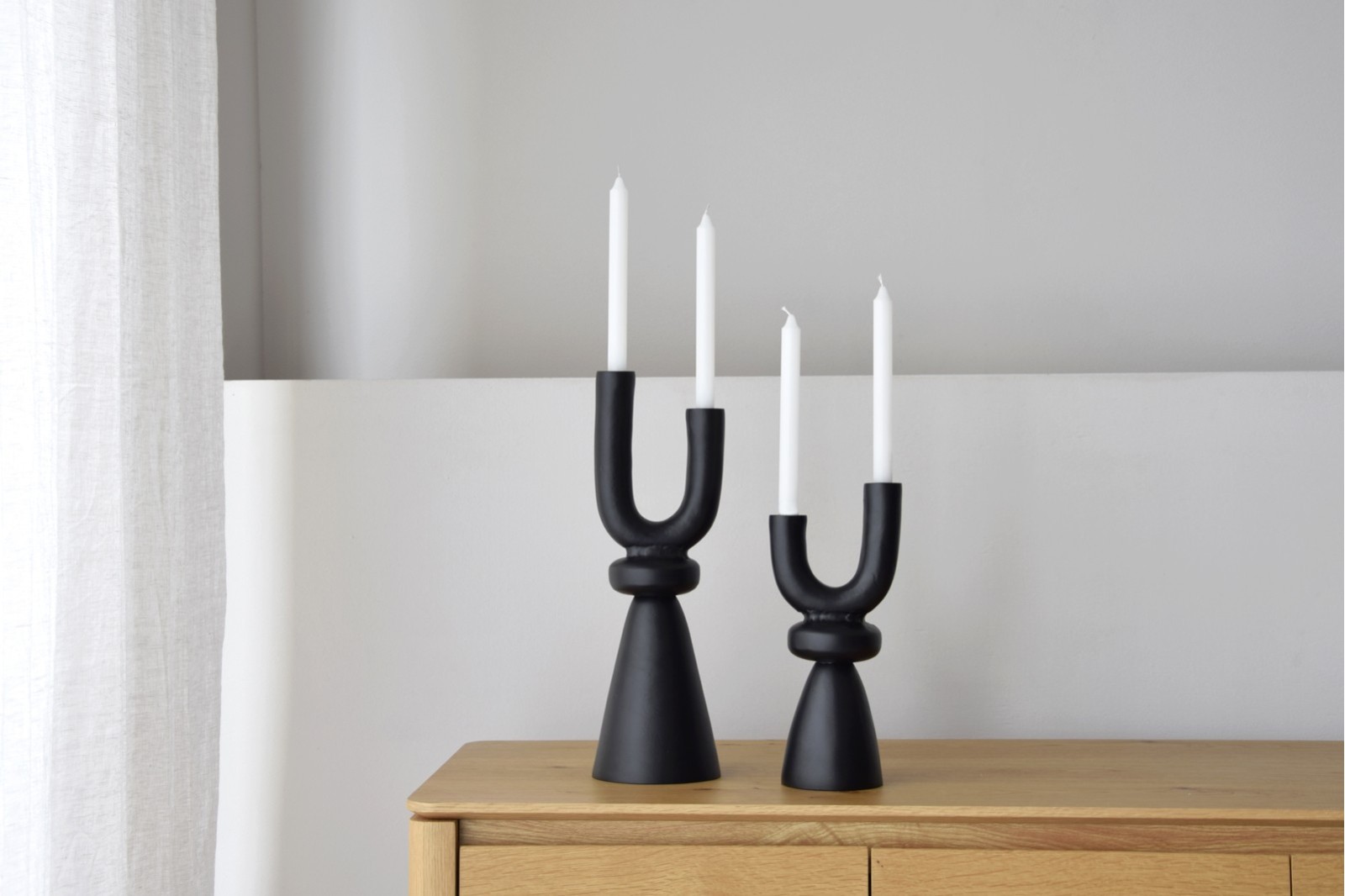 CANDELABRO DUO. METAL. NEGRO. ALTO