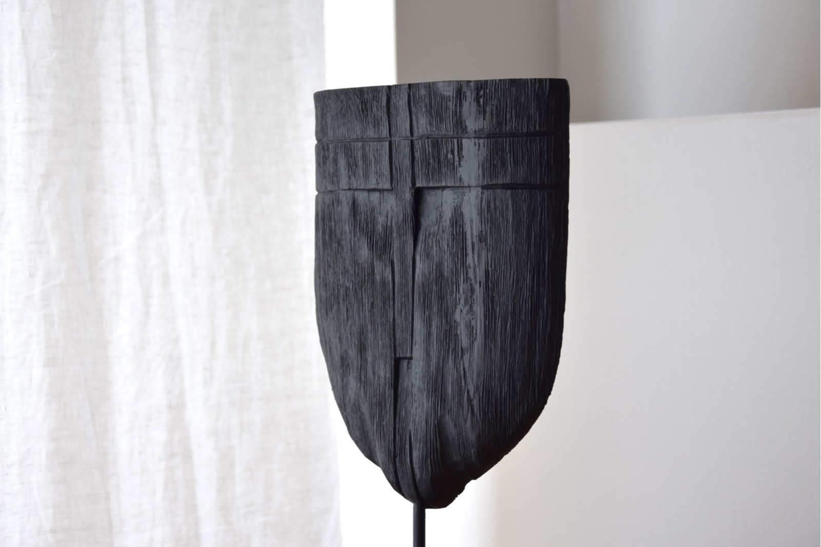 MASK COLLECTION: BLACK WOODEN DECORATION