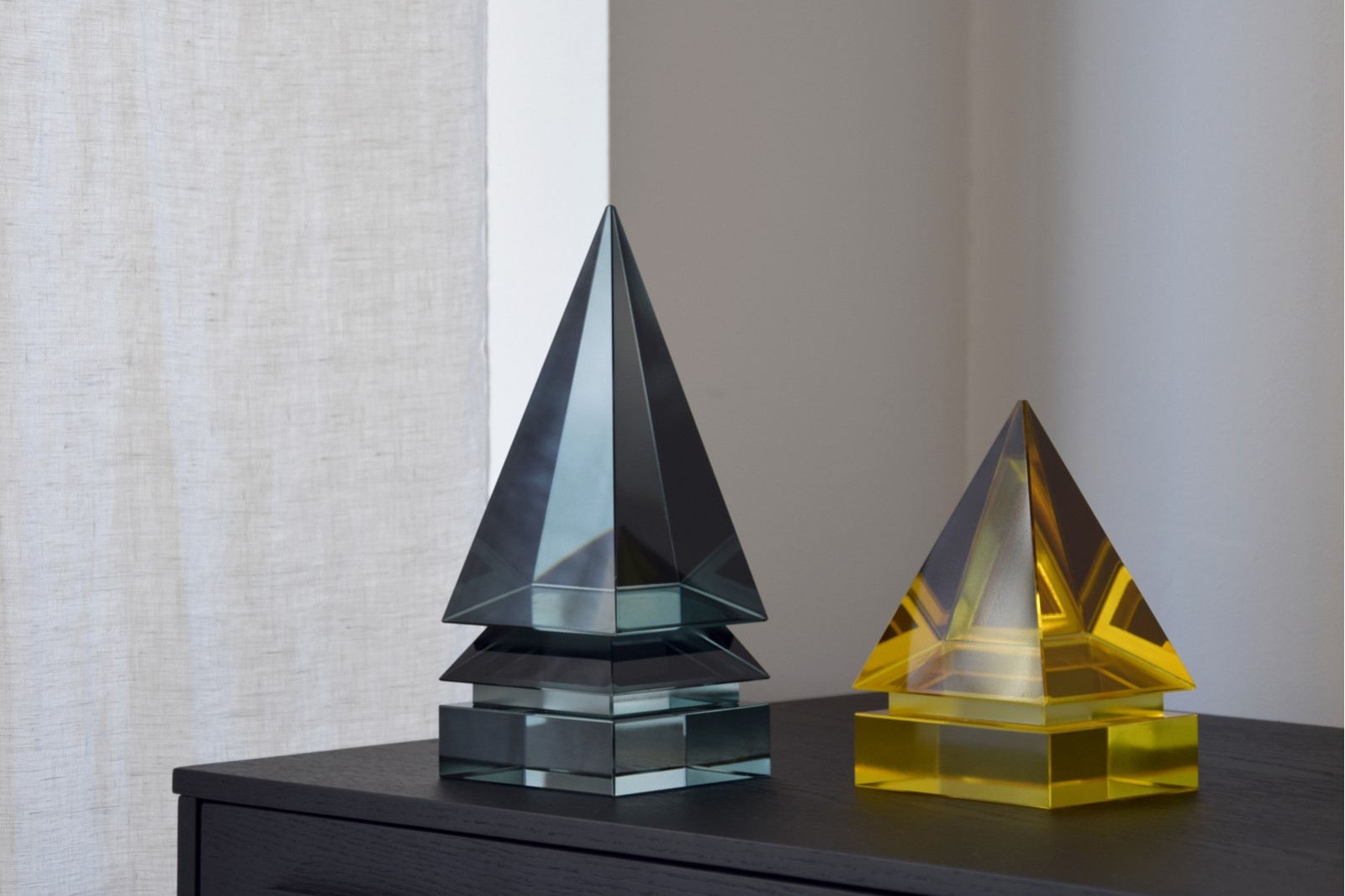 DECORACIÓN CRISTAL AMARILLO PIRÁMIDE. PE