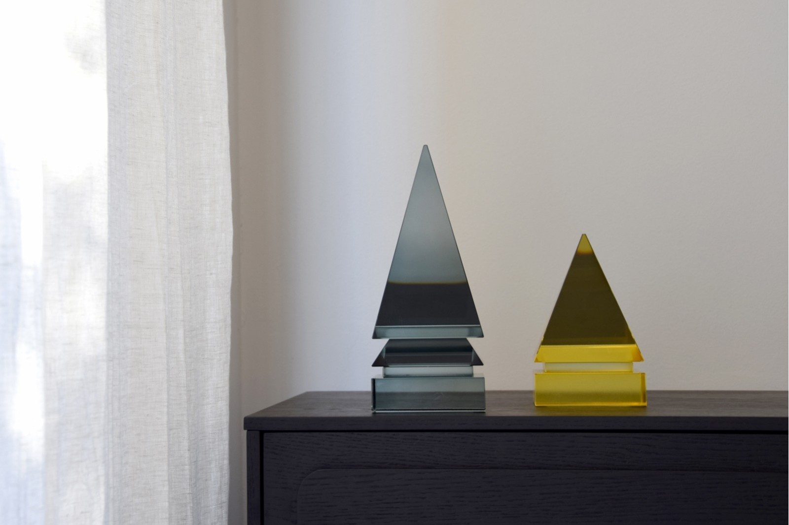 DECORACIÓN CRISTAL AMARILLO PIRÁMIDE. PE