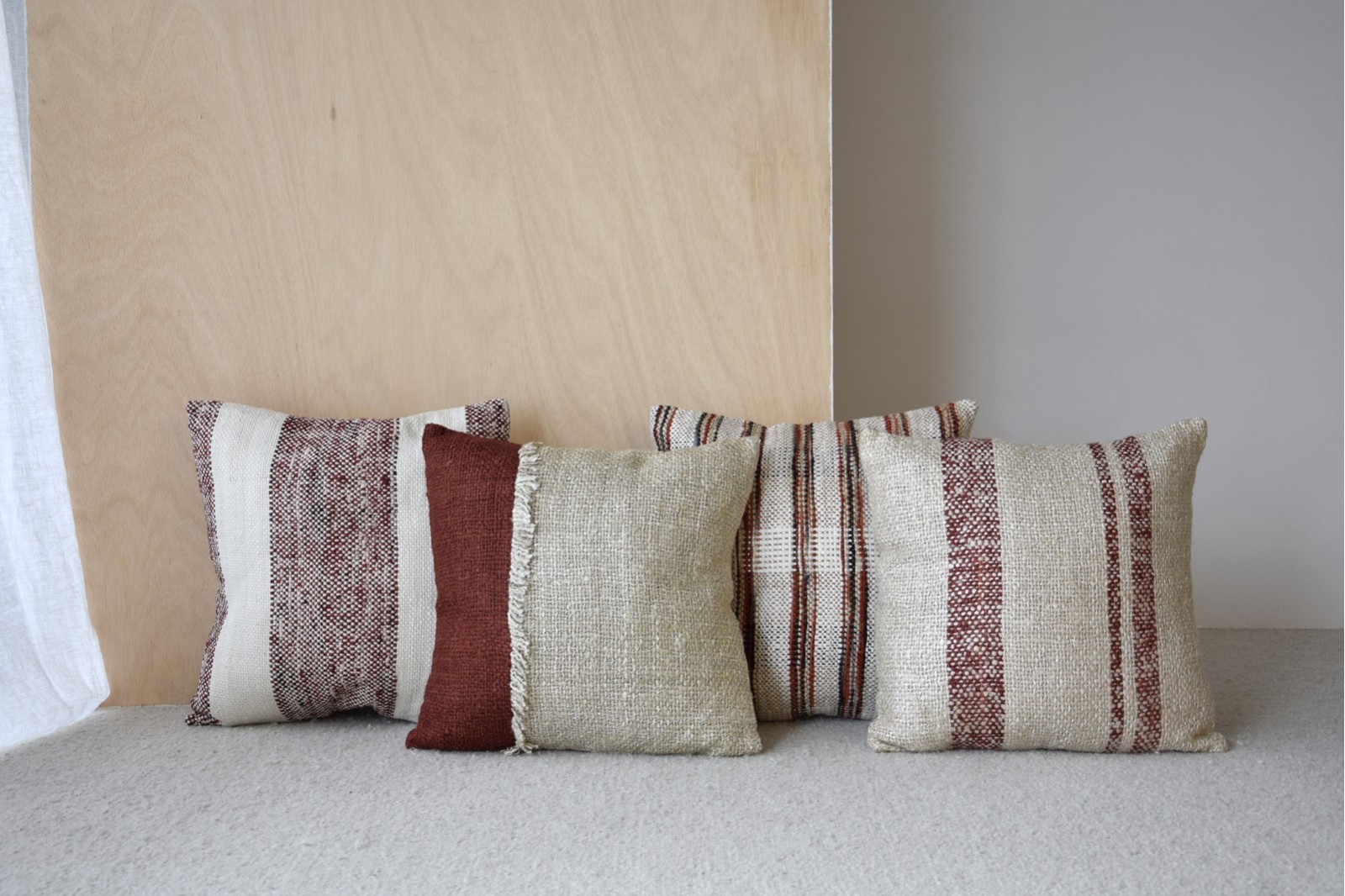 CUSHION REDES N.3. BEIGE AND DARK RED