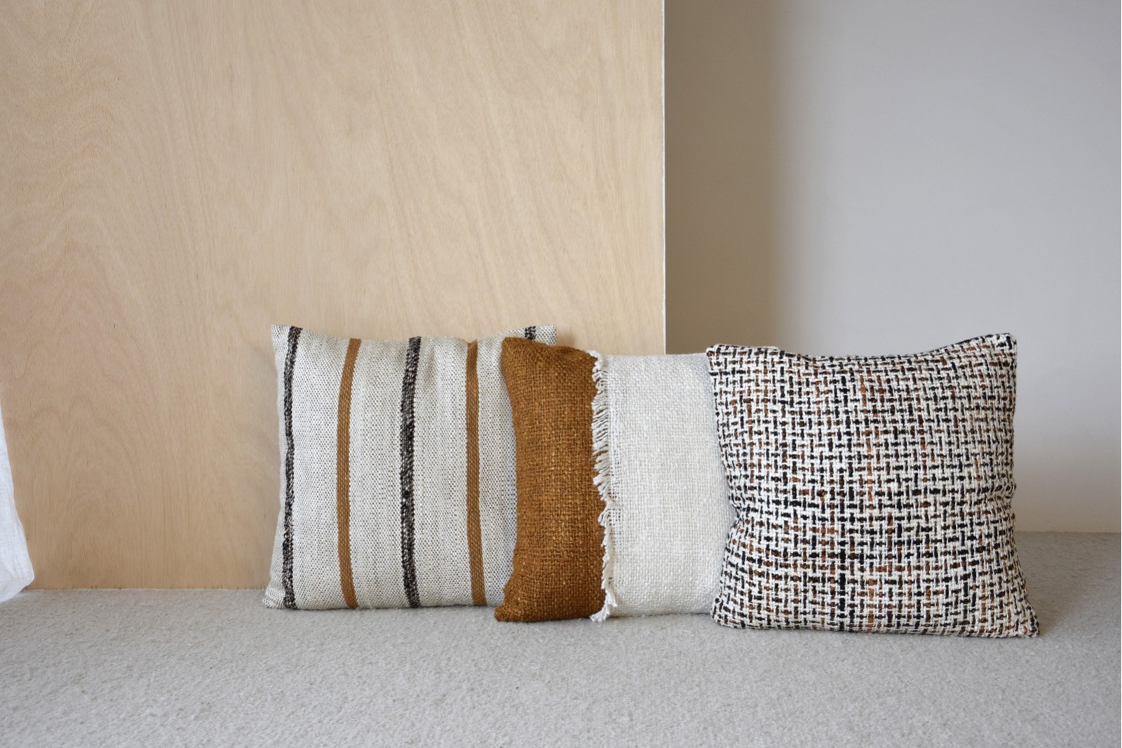 CUSHION LAZA N.5. OCHRES MUSTARD AND WHITE