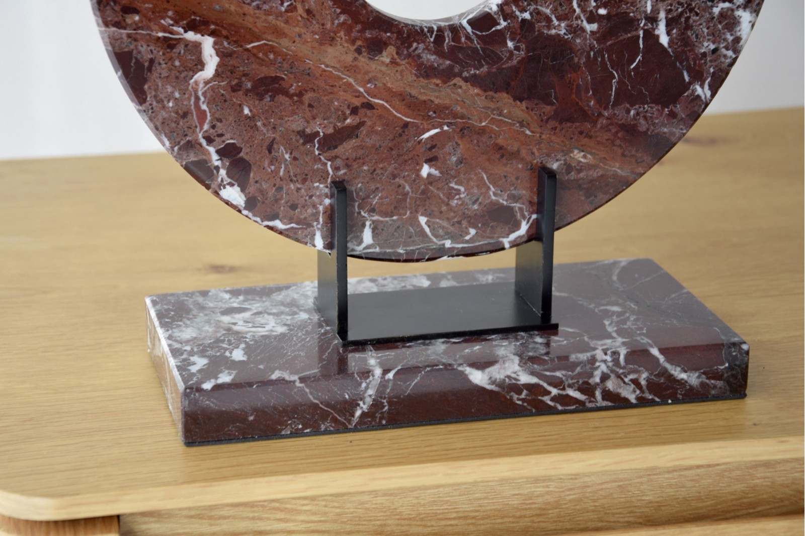 ARNELA N1. SCULPTURE. MARBLE AND METAL