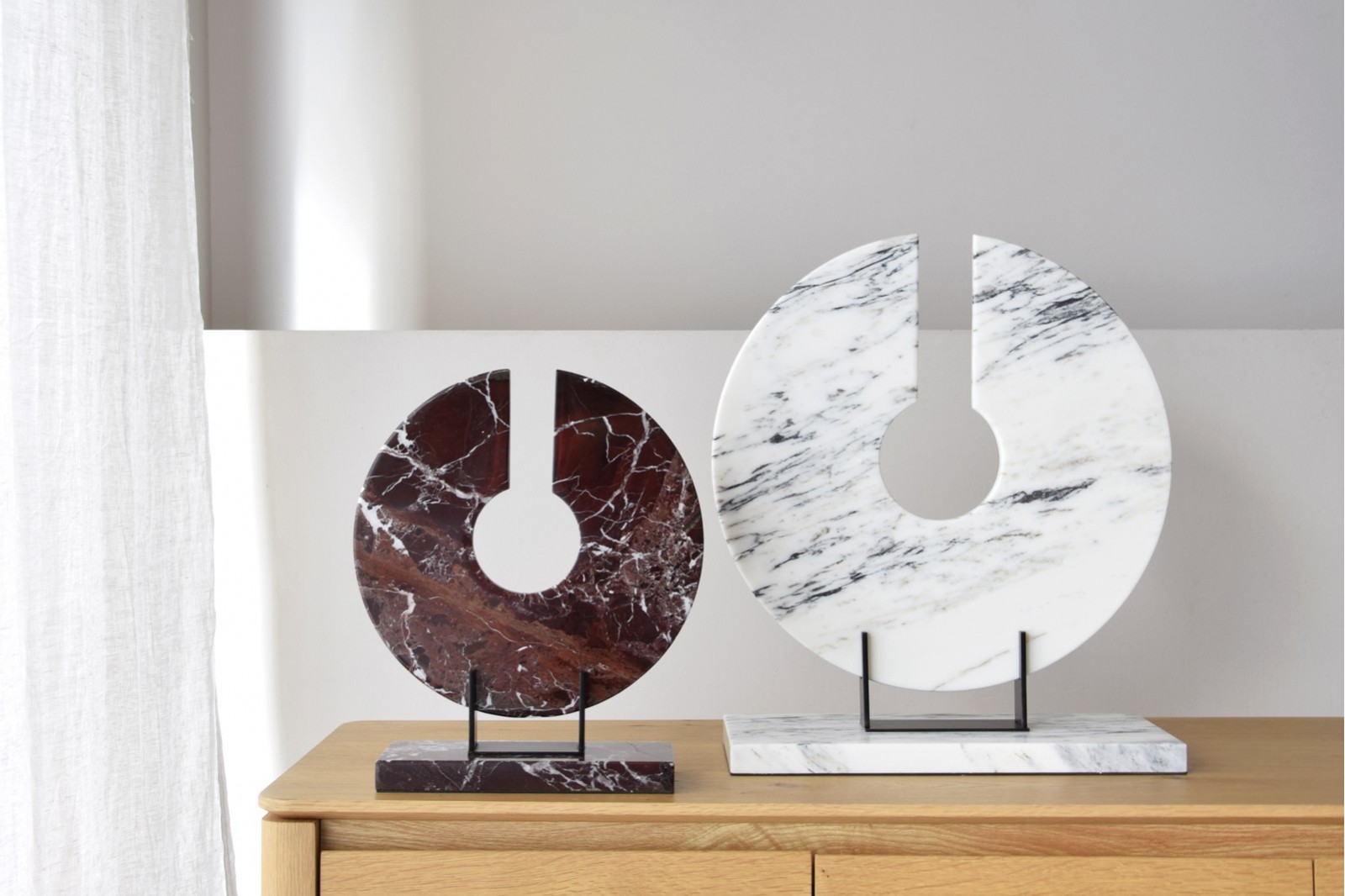 ARNELA N1. SCULPTURE. MARBLE AND METAL