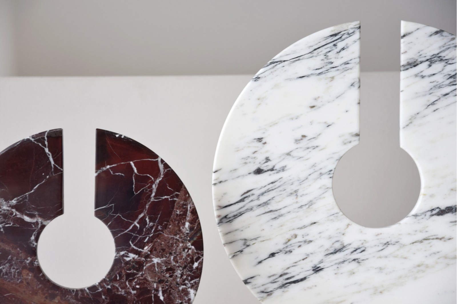 ARNELA N1. SCULPTURE. MARBLE AND METAL