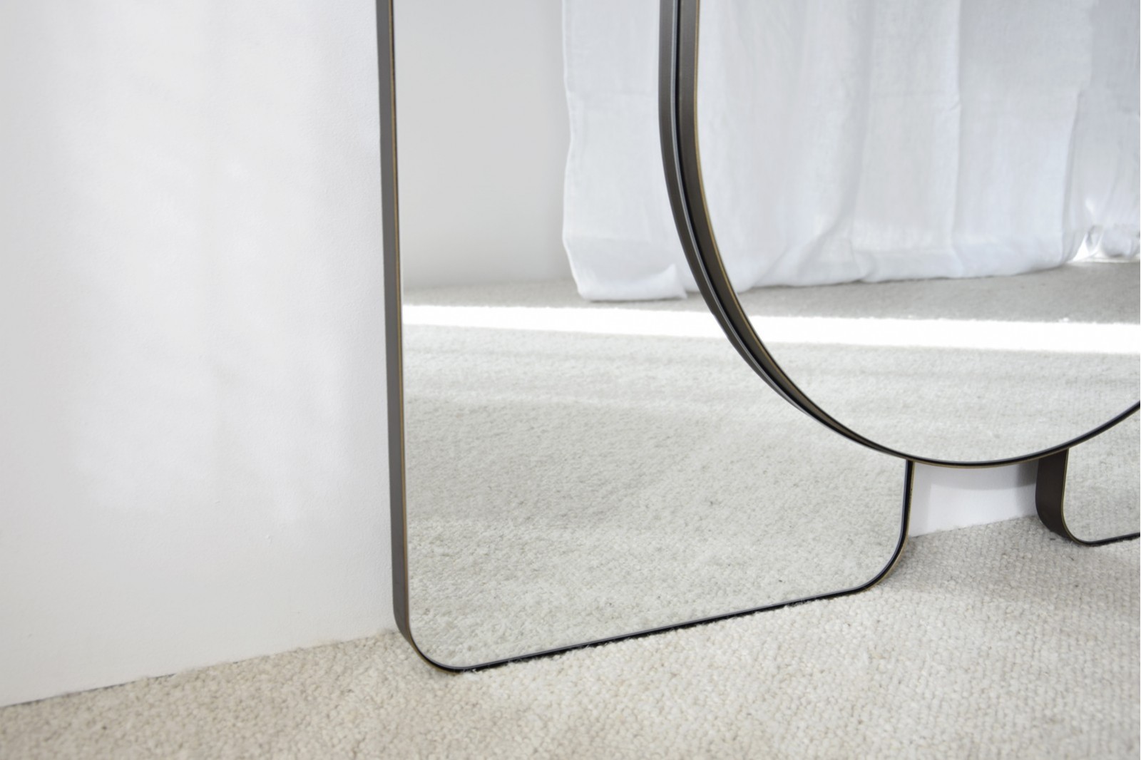 DECORATIVE FLOOR MIRROR. DARK METAL FRAME