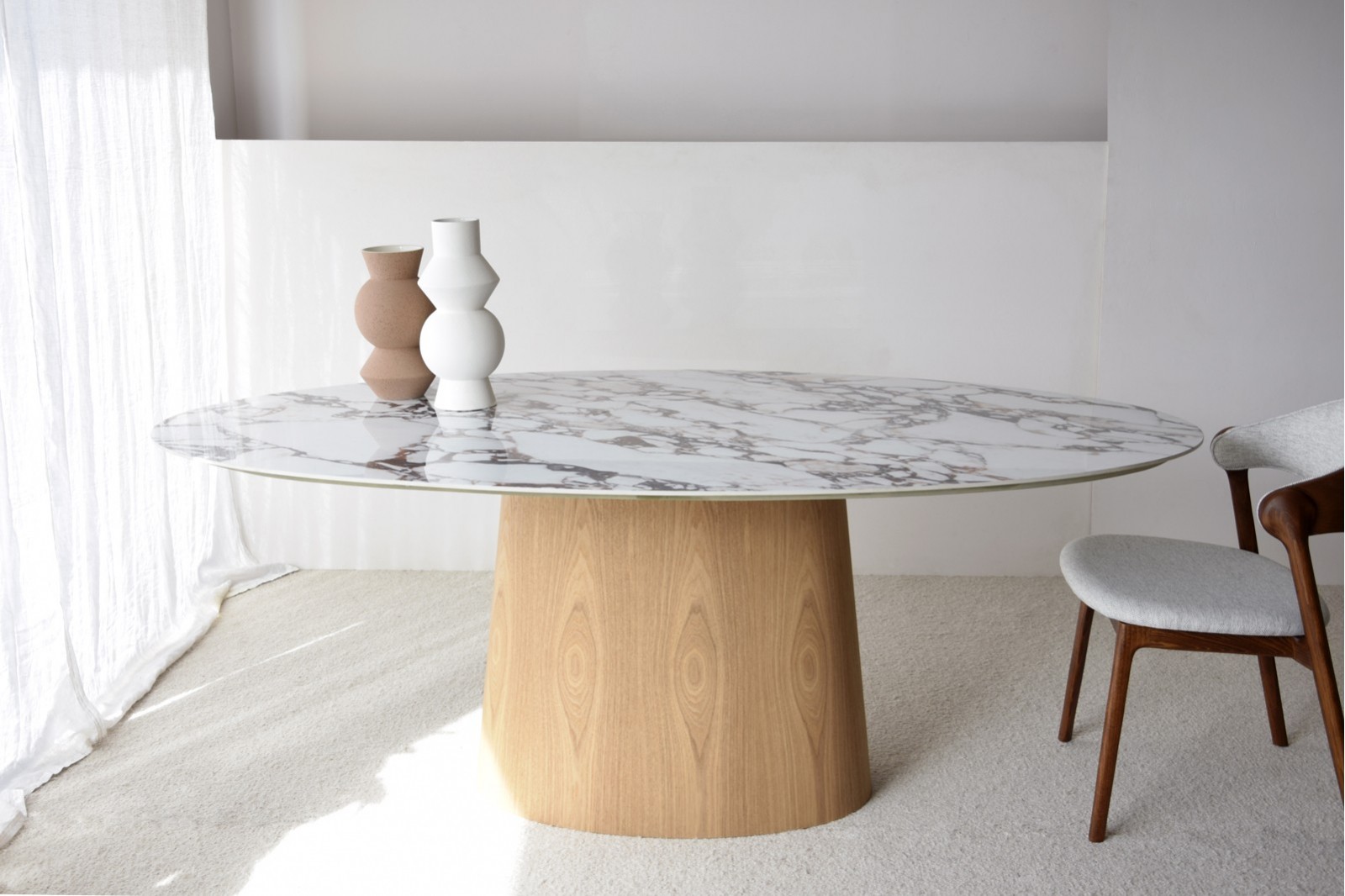 OVAL DINING TABLE. CERAMIC TOP AND ASH VENEER