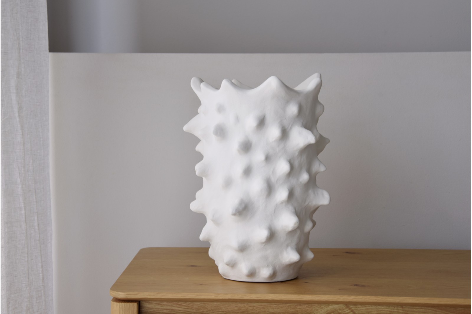 WHITE SUN COLLECTION: CERAMIC VASES