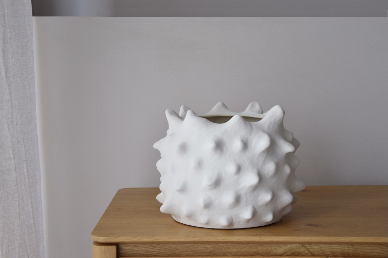 WHITE SUN COLLECTION: CERAMIC VASES