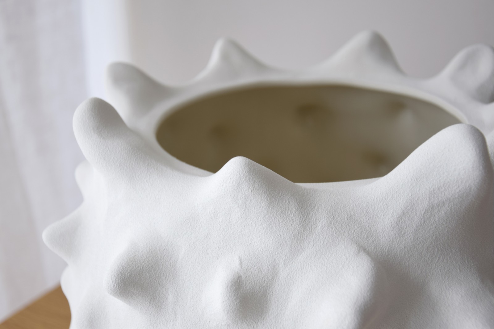 WHITE SUN COLLECTION: CERAMIC VASES