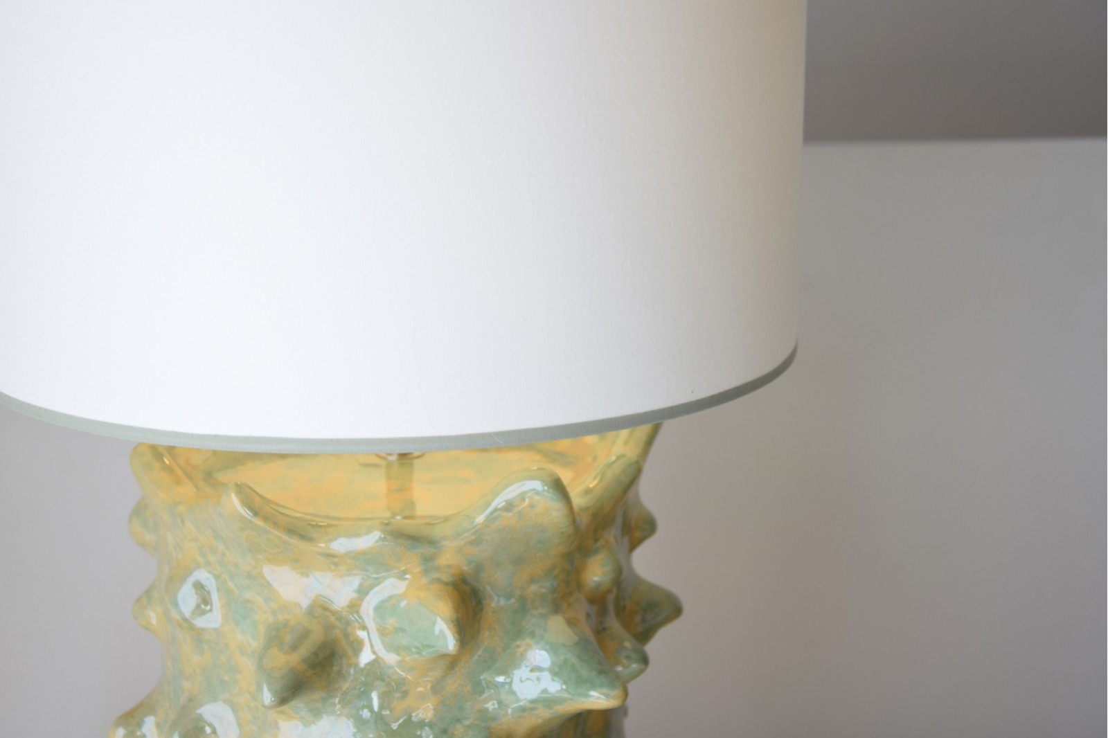 CERAMIC TABLE LAMP. SOLAR. GREEN GLOSS. HIGH