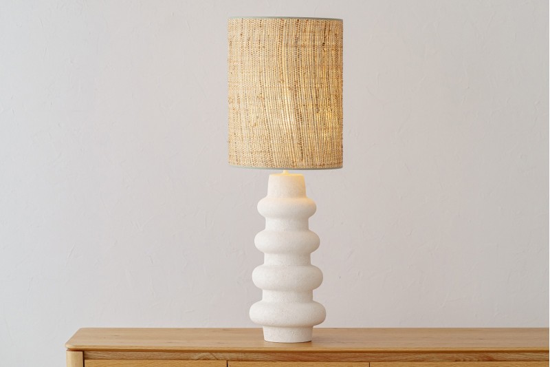 CERAMIC TABLE LAMP SONG. W/ SHADE