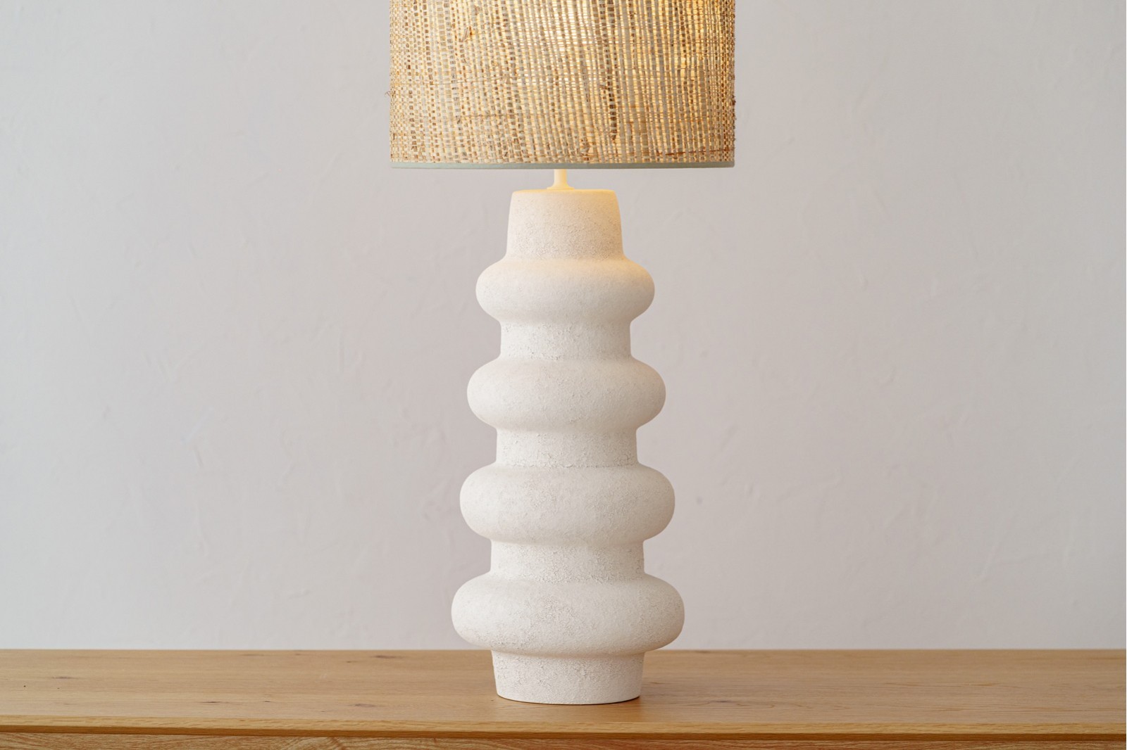 CERAMIC TABLE LAMP SONG. W/ SHADE