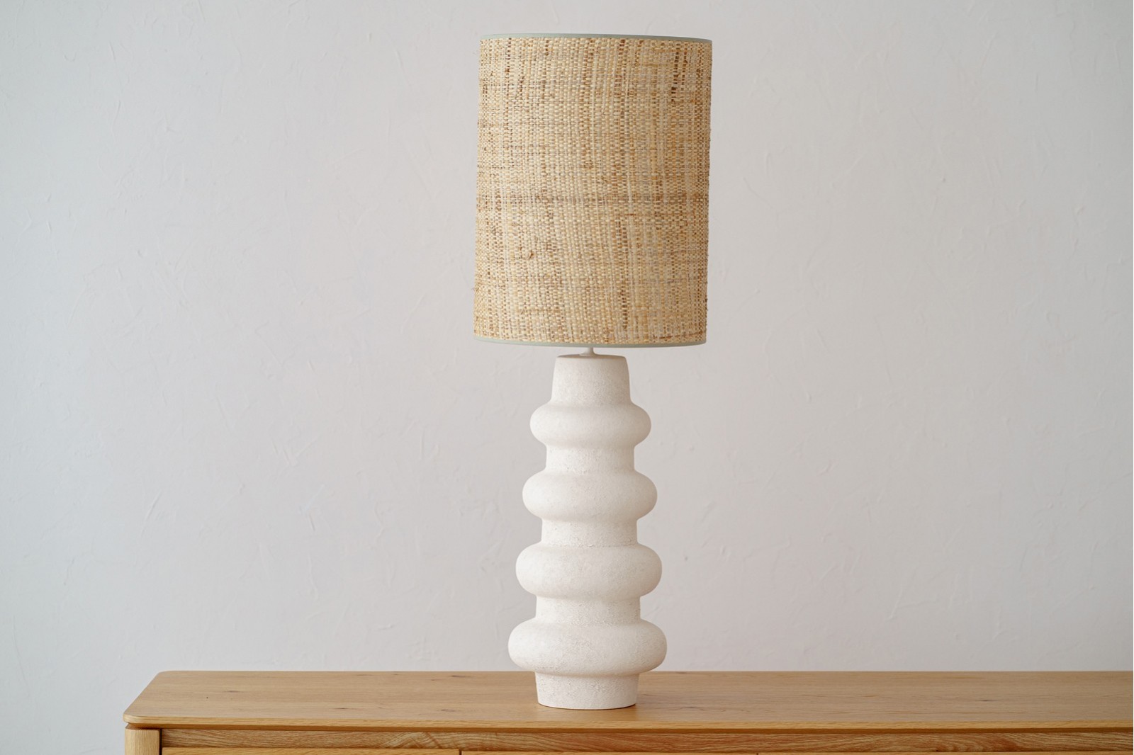 CERAMIC TABLE LAMP SONG. W/ SHADE