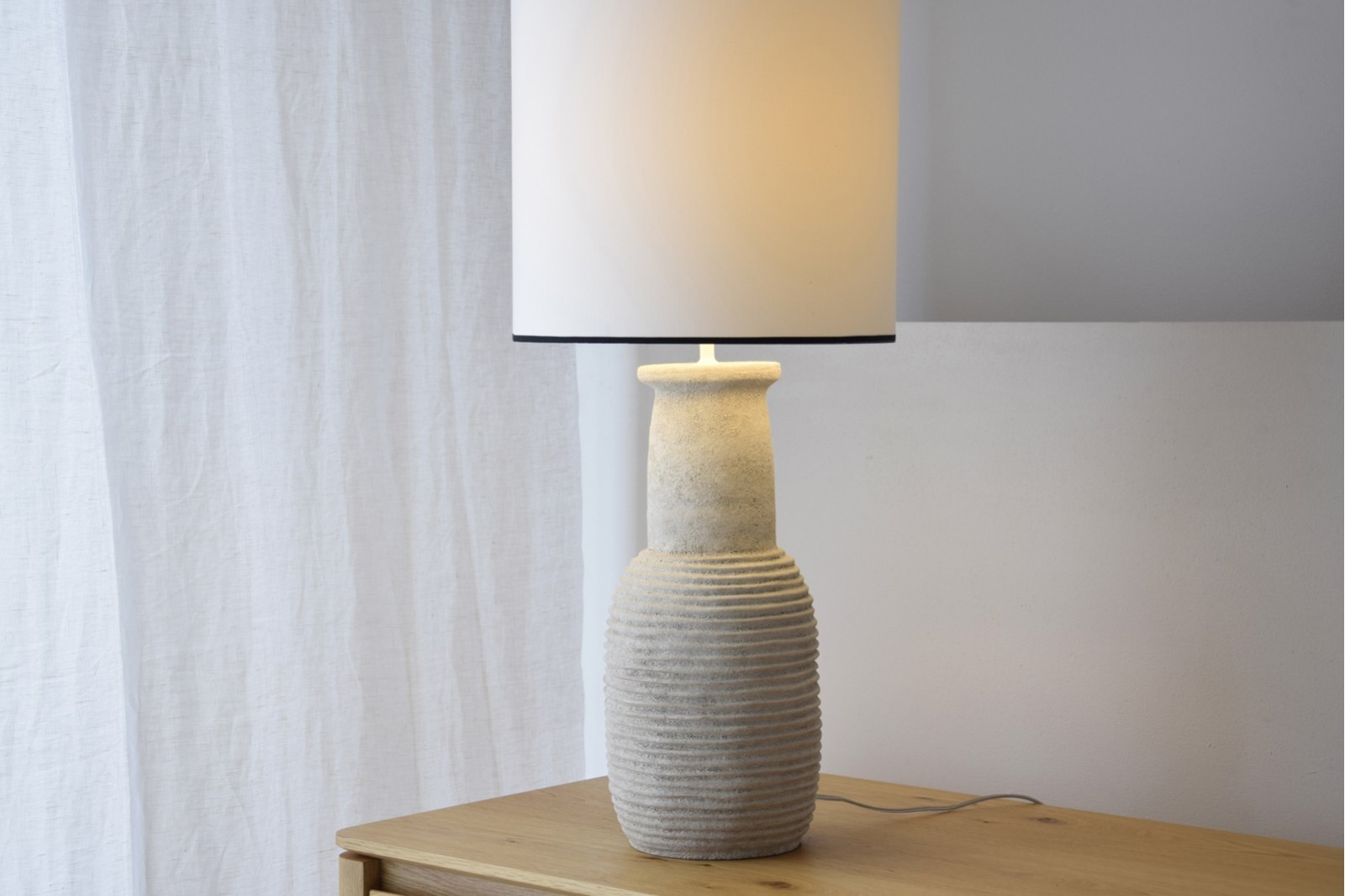 CERAMIC TABLE LAMP MITU. SAND COLOUR. BIG