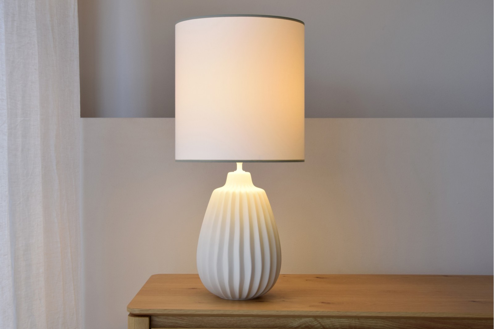 CERAMIC TABLE LAMP. DOMO. MATT WHITE