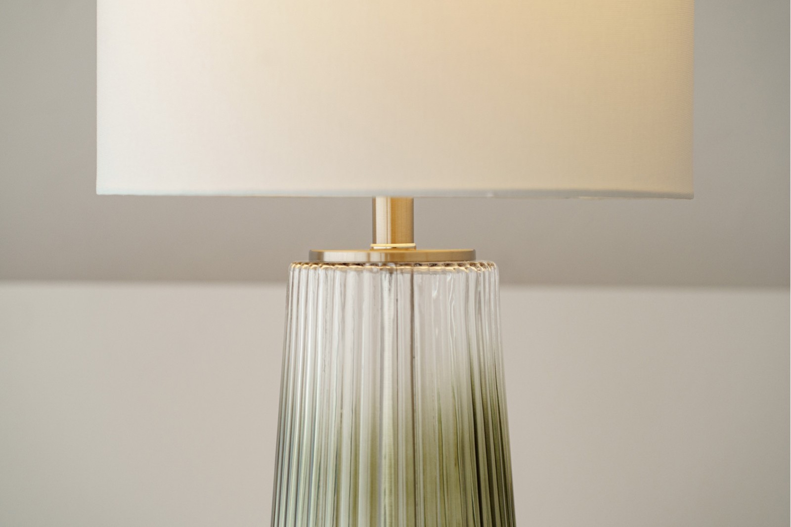 OLI TABLE LAMP. GREEN GLASS WITH LAMPSHADE