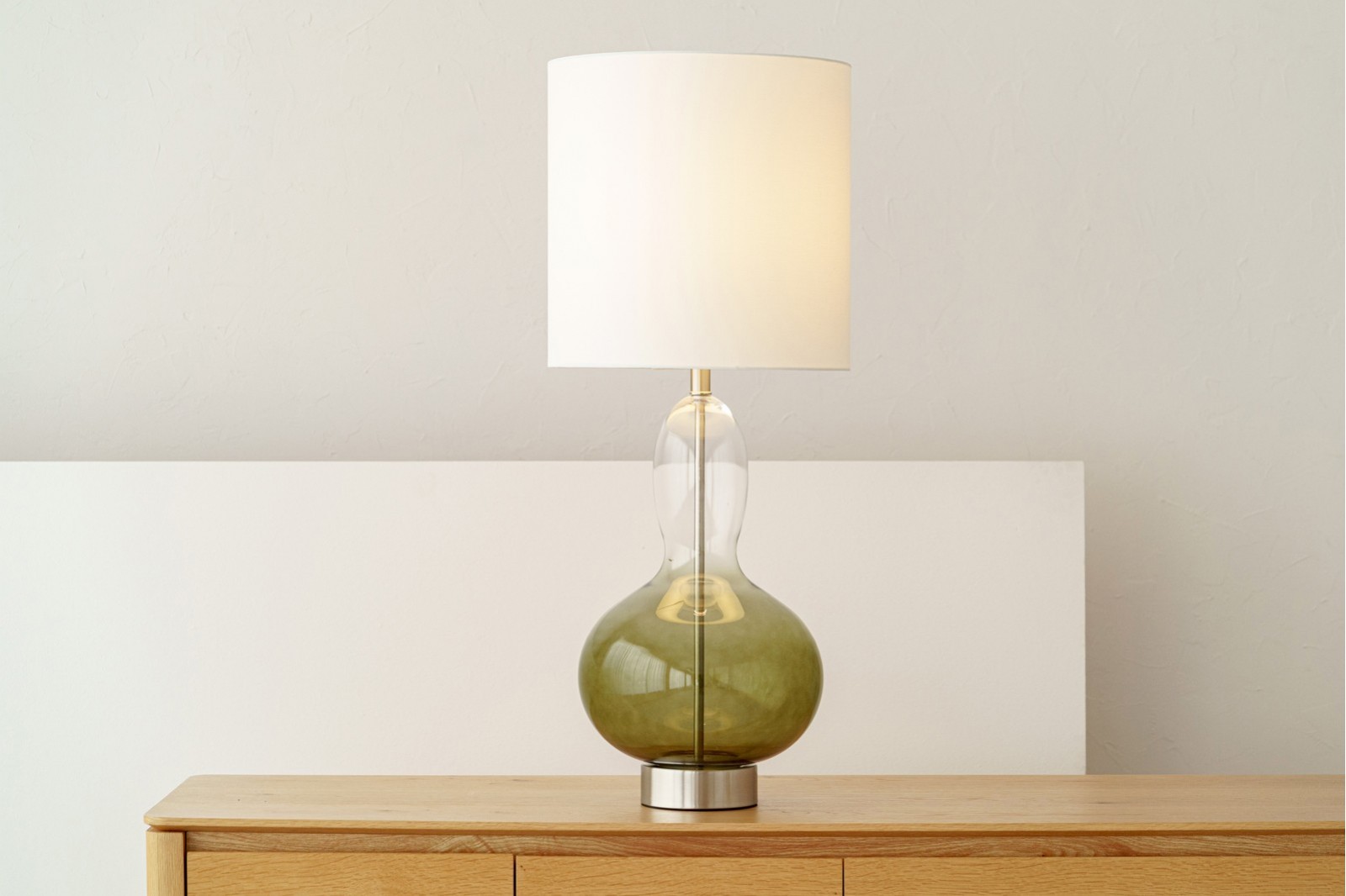 MAE TABLE LAMP. GREEN GLASS WITH LAMPSHADE